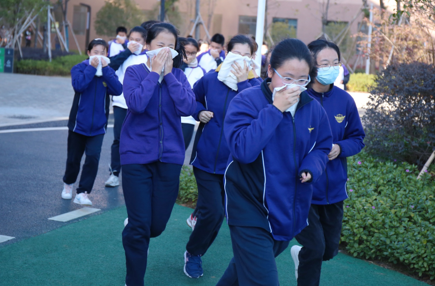 南昌启华双语学校挖人图片