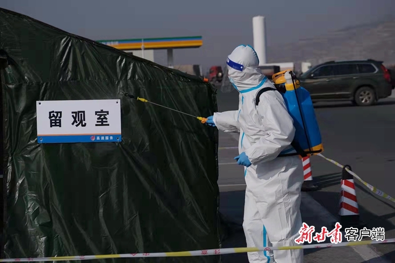 开展消杀作业 新甘肃&middot;甘肃日报记者 刘健 摄