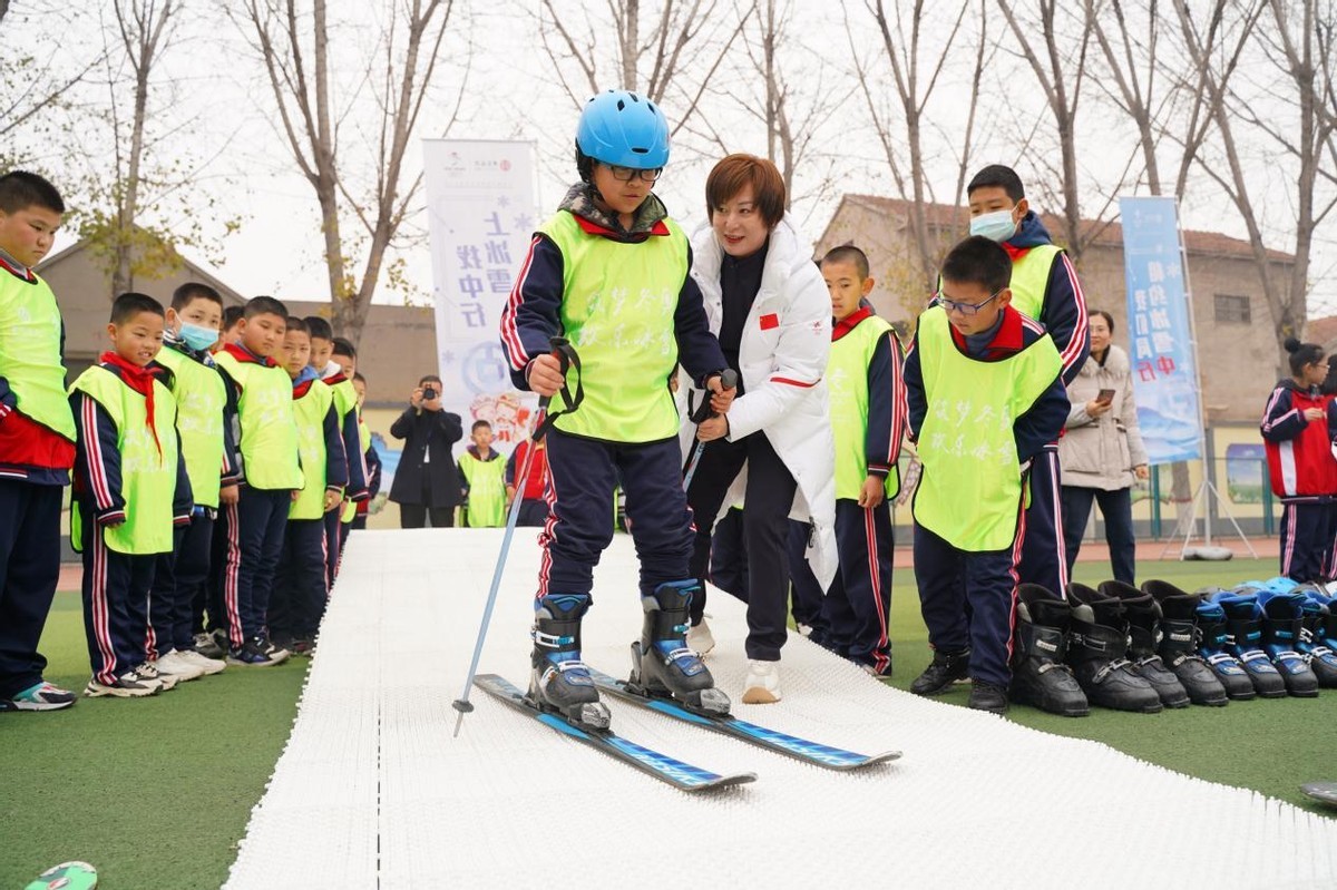 2021中国银行河北省分行“冰雪进校园”走进邯郸临漳县实验学校