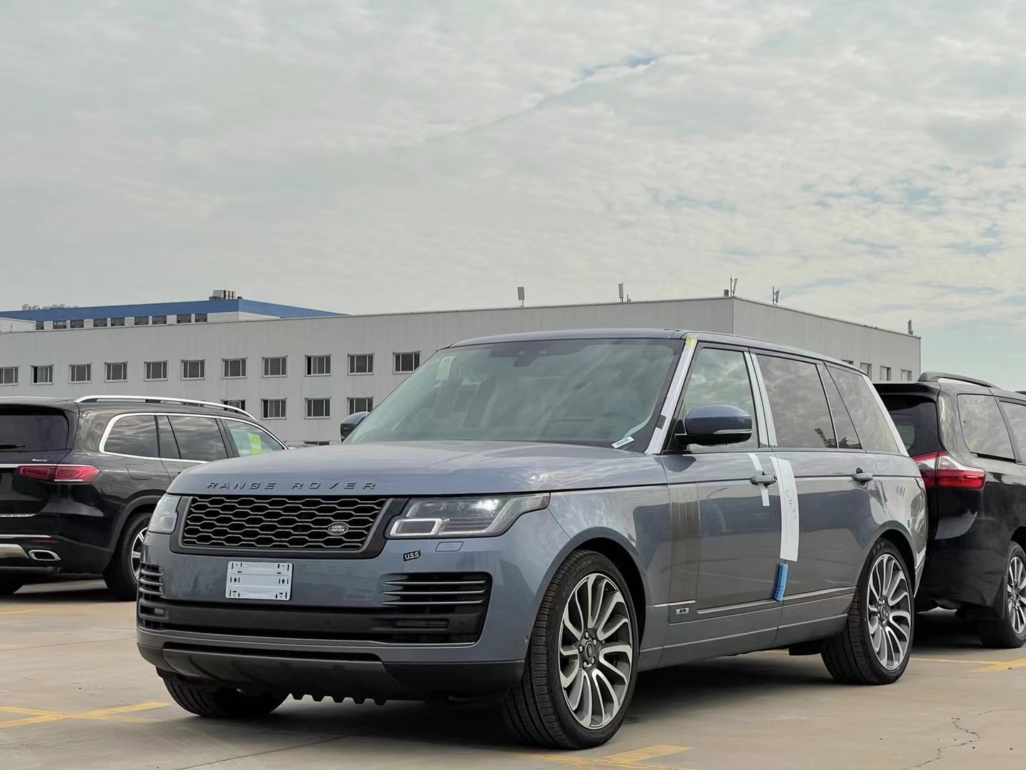 2021款路虎揽胜创世加长版国六降价15万