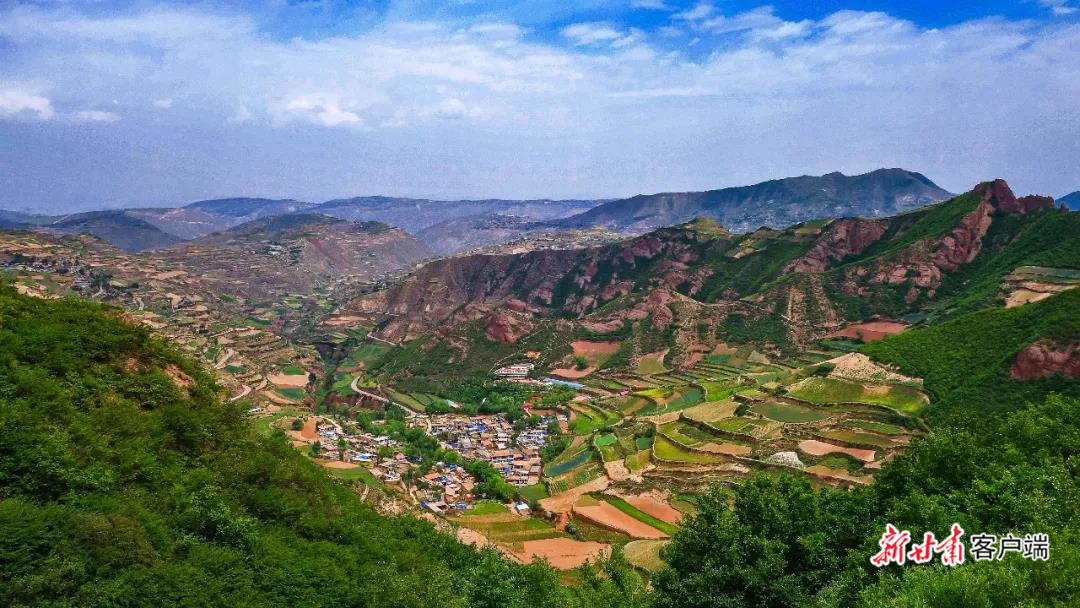 推动城乡融合，坚持绿色发展。