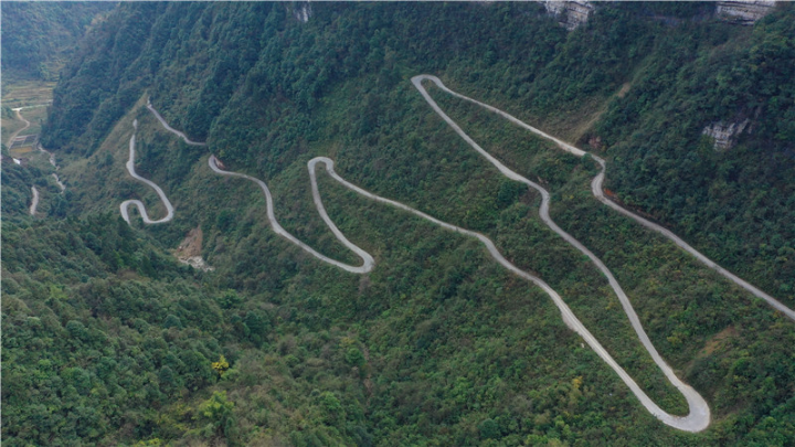 彭水县棣棠乡挂壁公路美如画