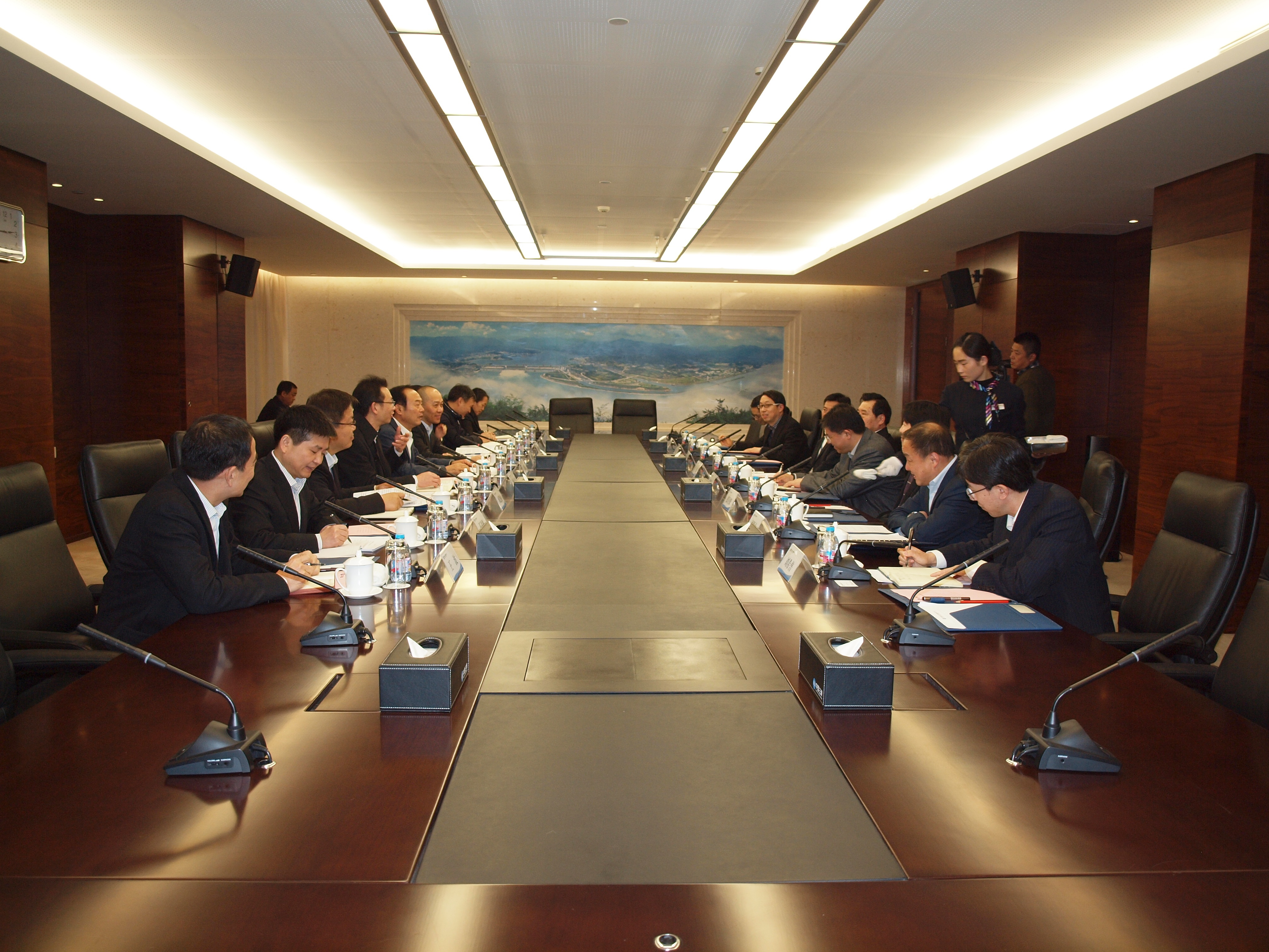 建总行领导与三峡集团公司主要领导人举行高层会晤