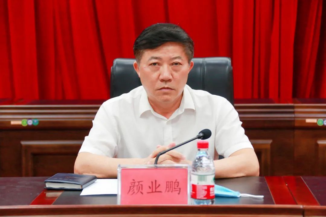 党组书记,主席候选人陈小宝主持,市二级巡视员颜业鹏宣读市委任职文件
