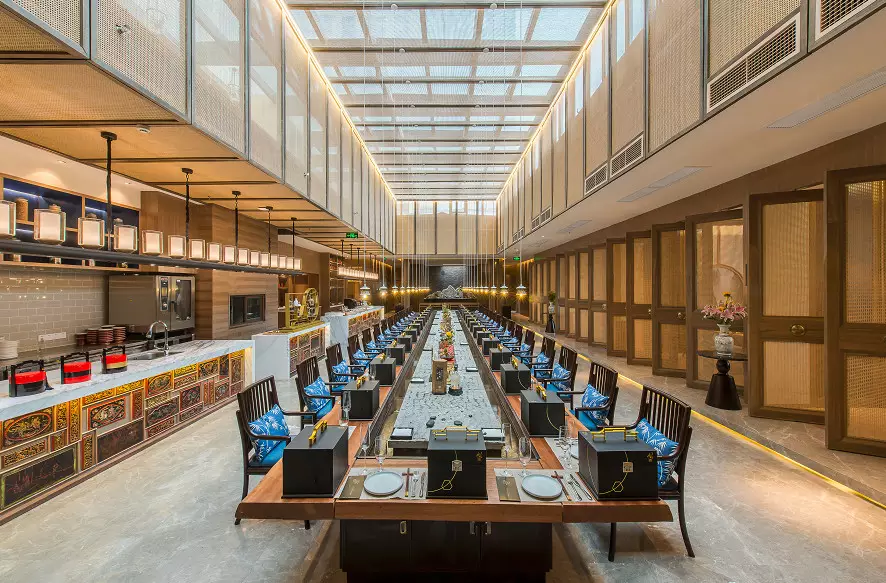 茶事以王羲之《兰亭序》中"曲水流觞"为场景,在山·水·石·竹,亭,院"