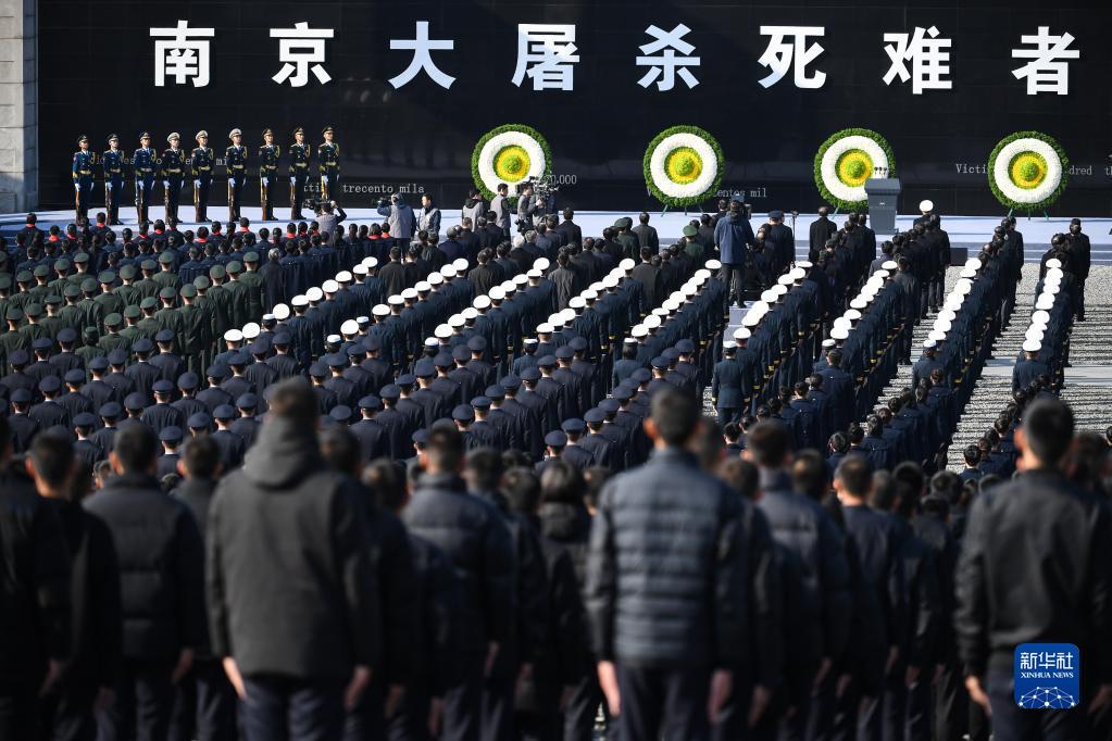这是12月13日拍摄的南京大屠杀死难者国家公祭仪式现场。新华社记者 季春鹏 摄