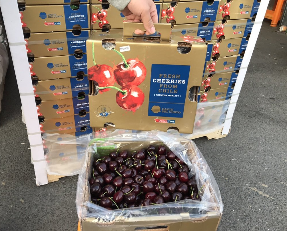 28年经验买手教你挑当季智利车厘子脆甜多汁连梗都是鲜绿的