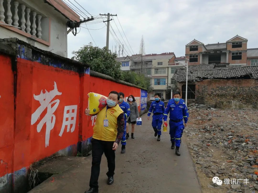 在志愿服务中,段建波总是身先士卒,以身作则走在