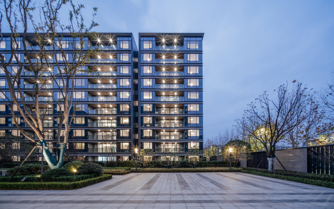 绿城凤起潮鸣交付丨东部新城,由此多了一个"城市符号" ——凤凰网房产