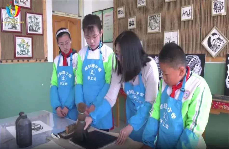 平度市东阁街道胜利路小学：版画艺术进校园了！
