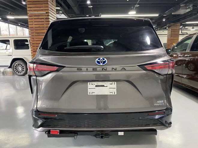 2021款丰田25油混丰田塞纳四驱降价5万