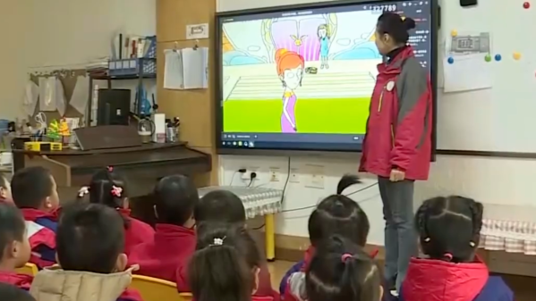 幼儿园开展防诱拐演习，“人贩子”20分钟骗走一群娃