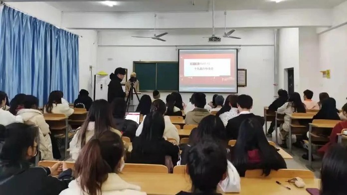 江西师范大学科学技术学院推动党的十九届六中全会精神学习宣传贯彻走深走实