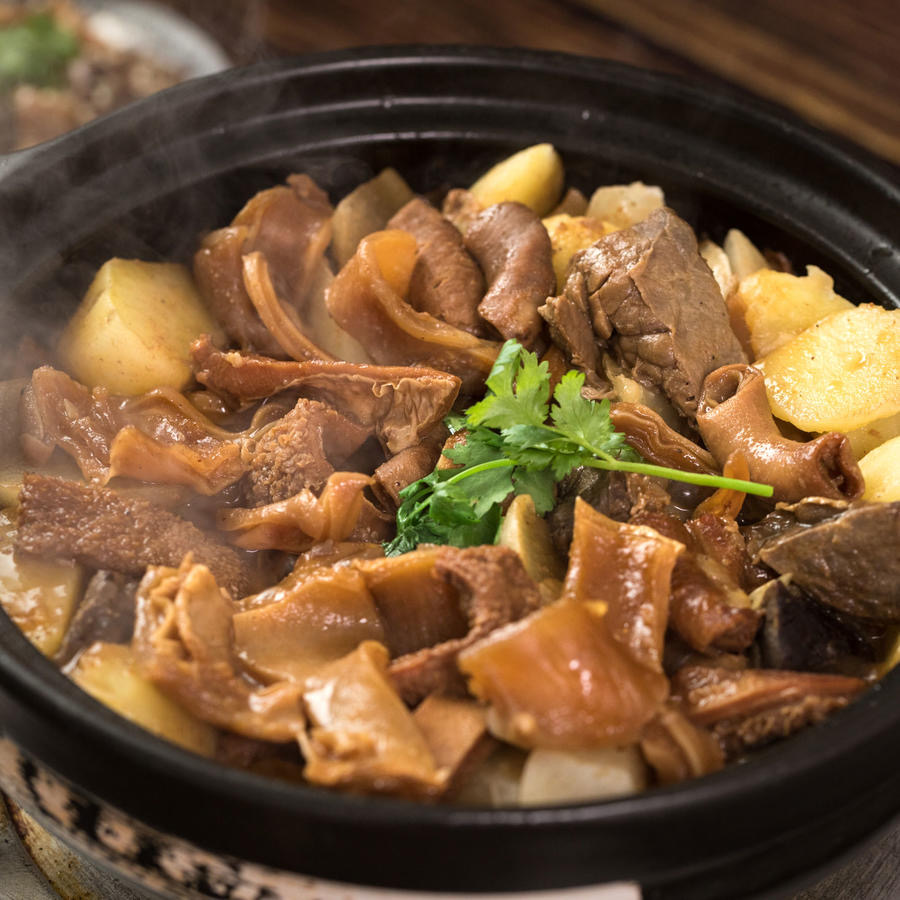 大家都知道,广东人向来讲究养生,牛杂蛋白质较高,营养丰富,且很容易被