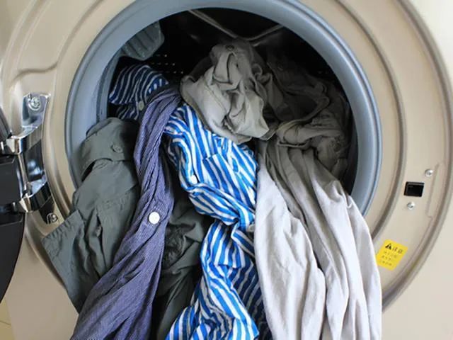 家里的洗衣机真的洗干净衣服了吗？看完这个我震惊了！凤凰网凰家尚品