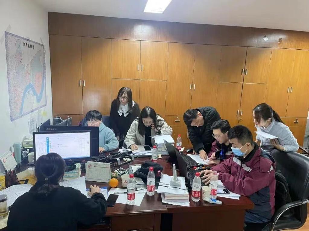杭州市疾控中心流调人员工作现场。（杭州市疾控中心供图）
