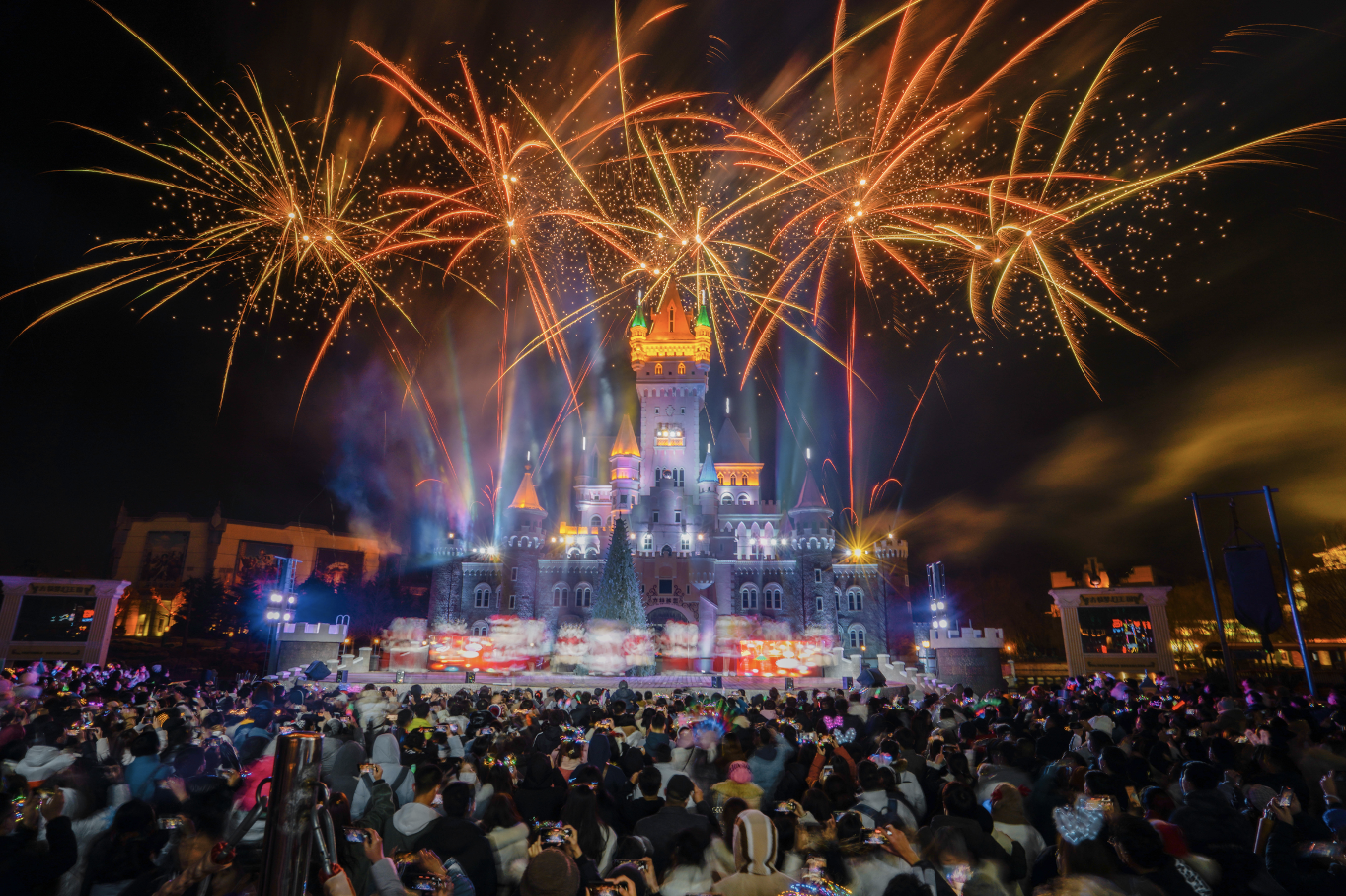 篝火飘雪烟花六天主题夜场助你嗨玩青岛方特圣诞跨年季