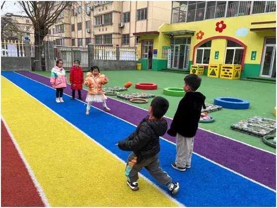 平度同和街道中心幼儿园：趣味沙包 玩转精彩