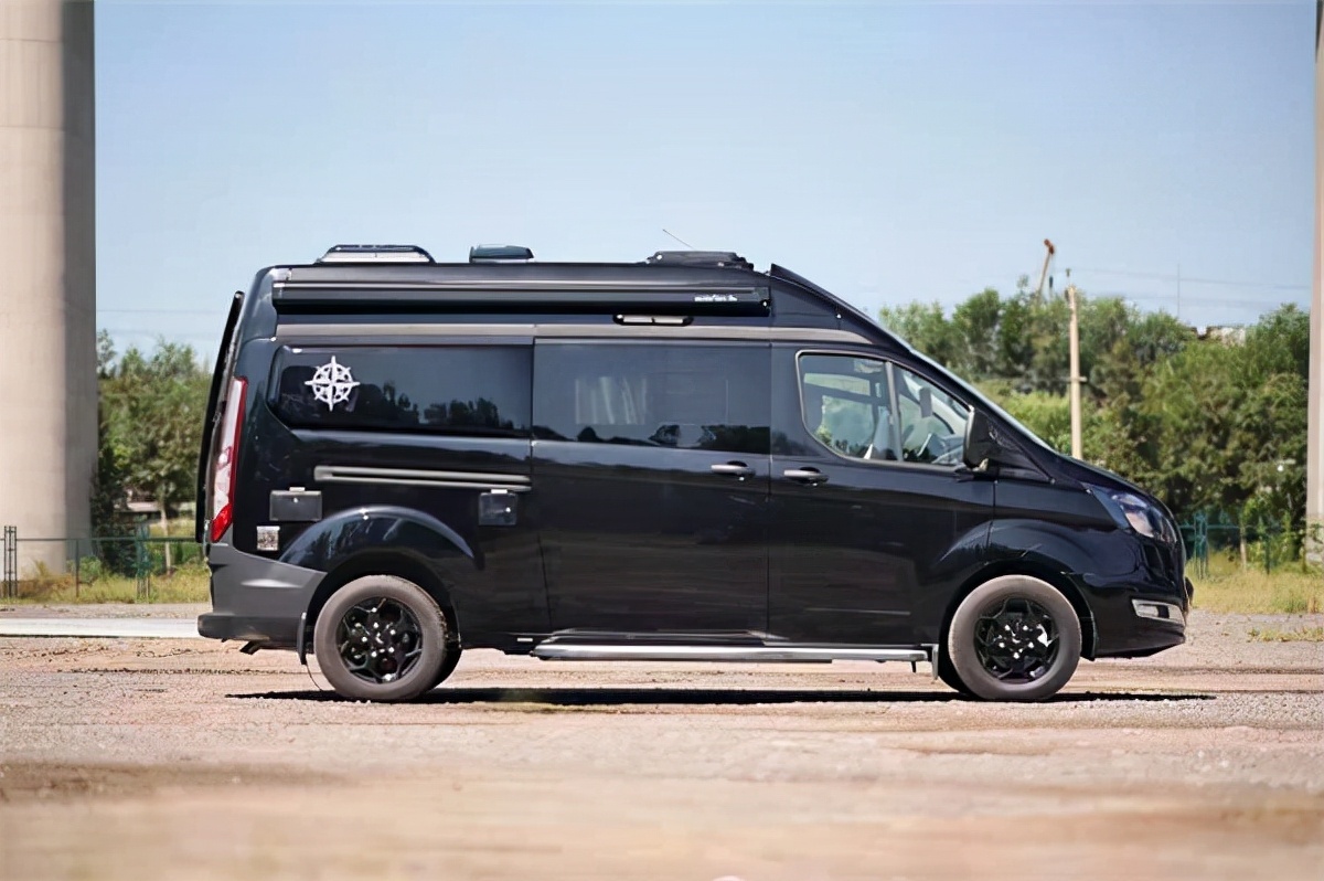 瑞弗启界r500 b型房车是基于现下备受车友认可的福特新全顺v362轻客