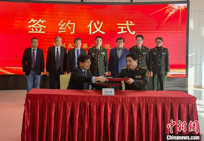 图为签约现场。　刘玉桃 摄