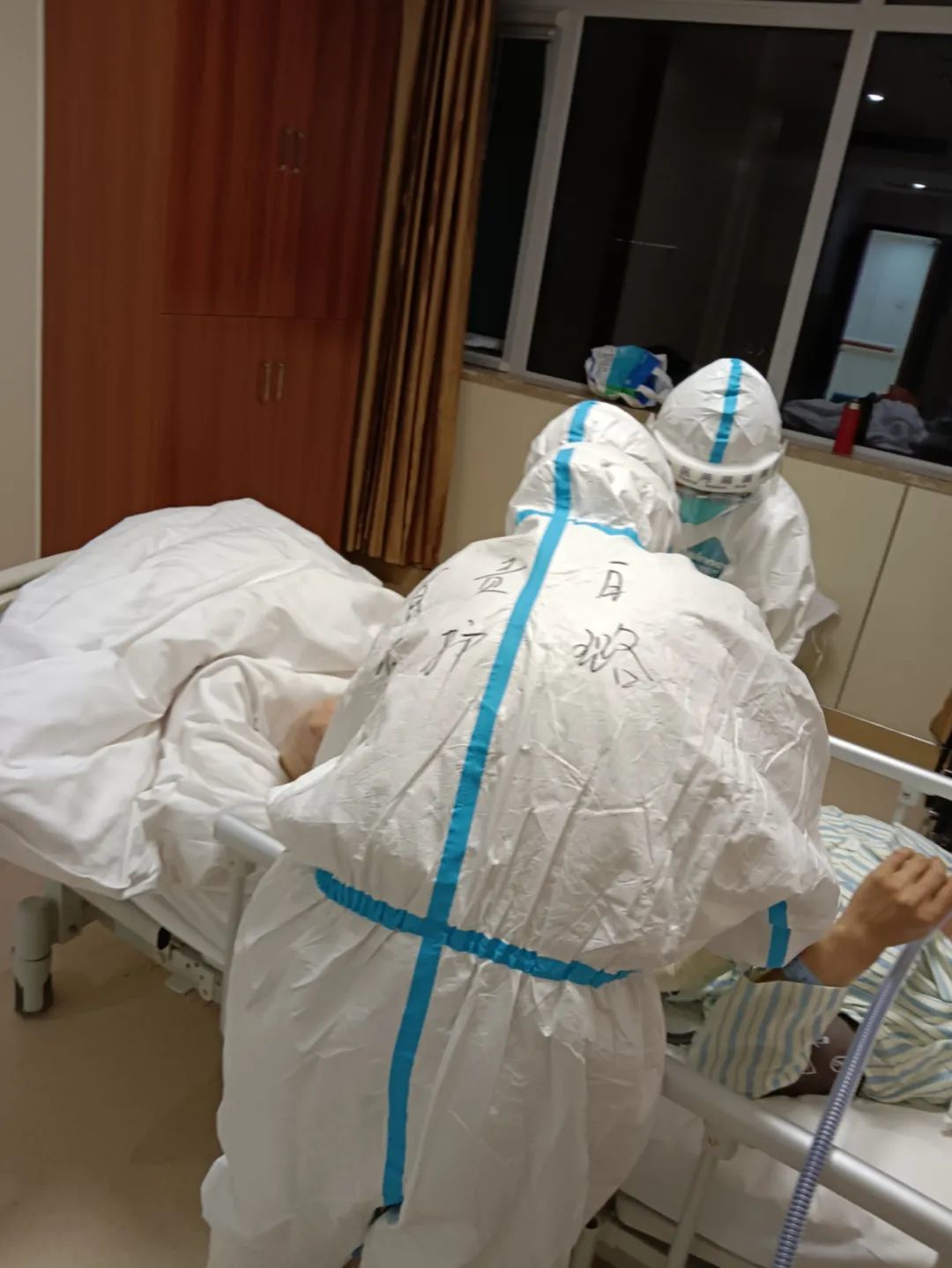 岂曰无衣，与子同裳！致敬甘肃省医抗疫逆行者