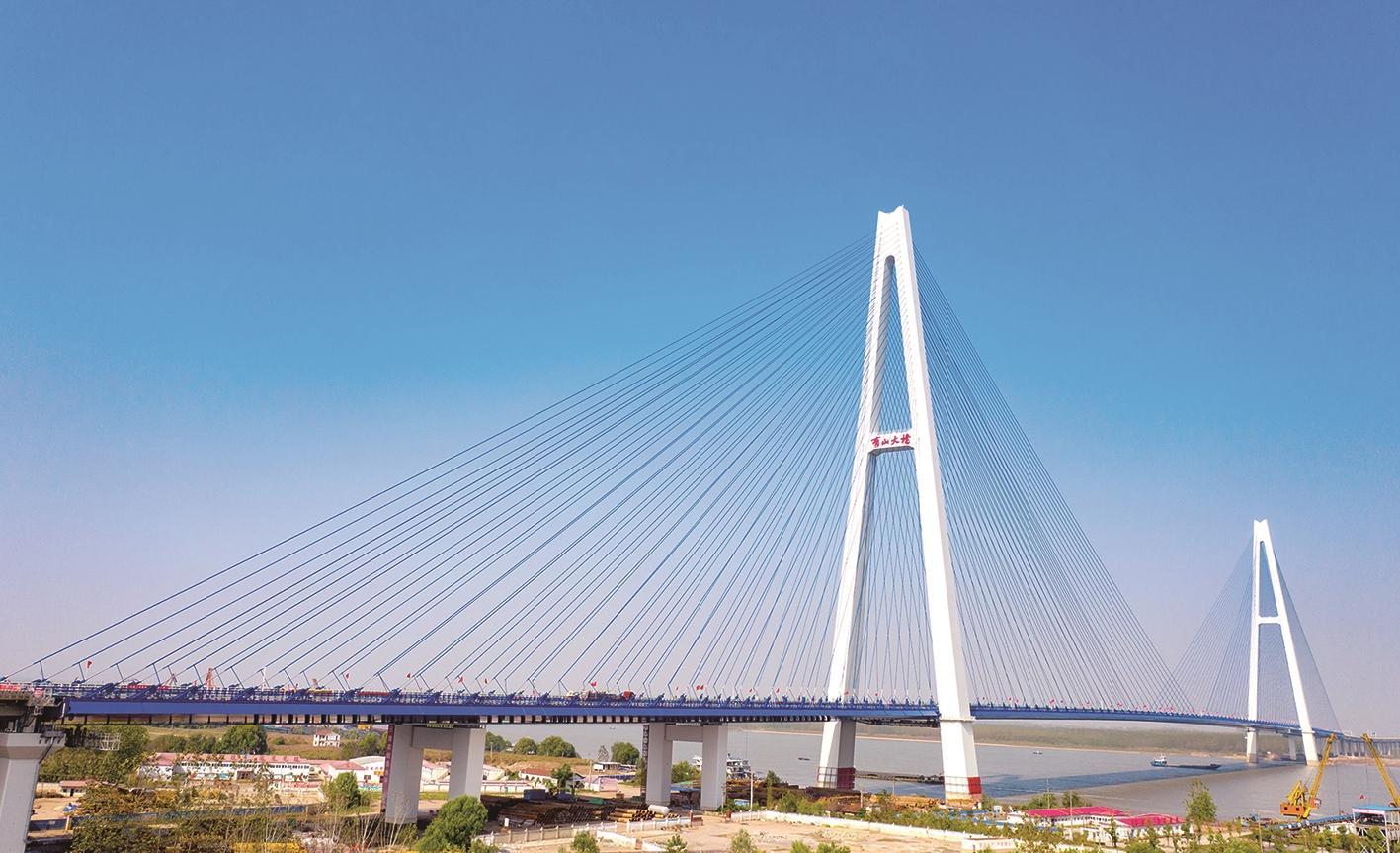 青山长江大桥提升城市路网功能