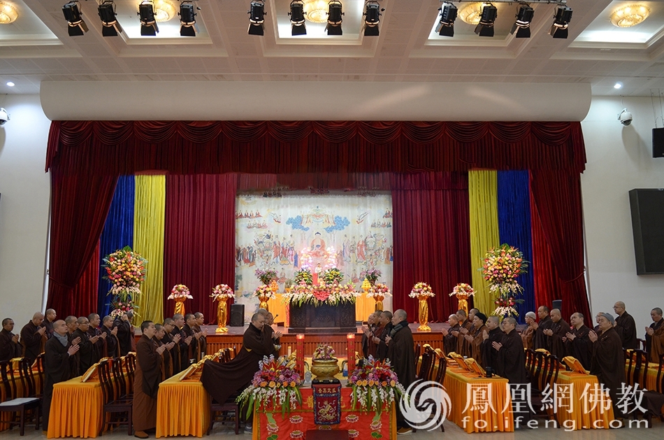 宝陀讲寺抗疫祈福上供法会现场(图片来源:凤凰网佛教 摄影:普陀山佛教协会)