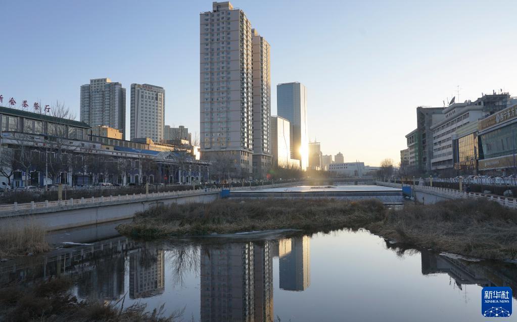 在西宁市城西区拍摄的南川河(12月13日摄).新华社记者 李宁 摄