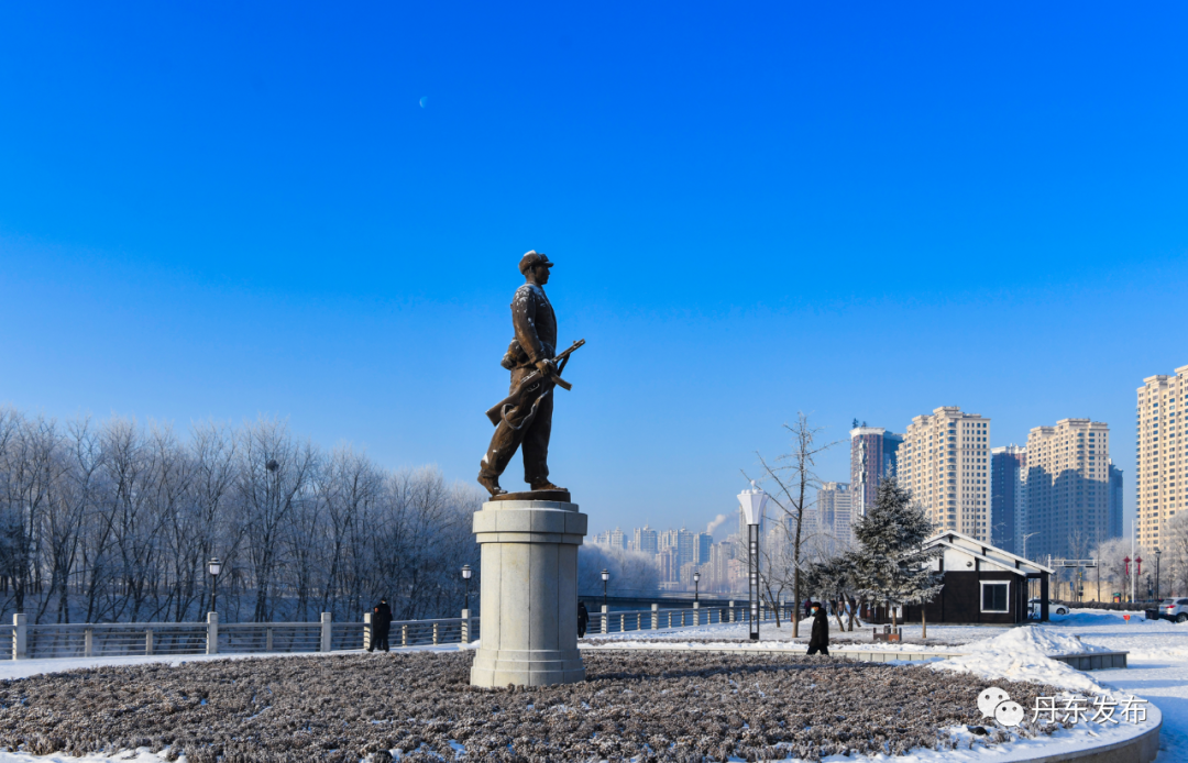 跨过鸭绿江热映丹东志愿军公园成热门打卡地