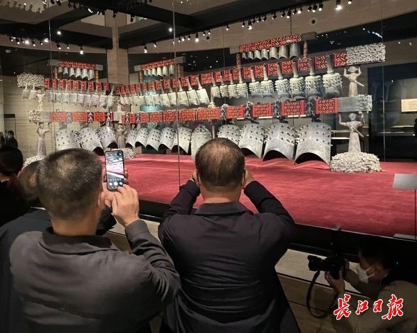 参加首届中国(武汉)文化旅游博览会的国内嘉宾曾提前在省博新馆参观曾侯乙编钟。(资料图) 万建辉 摄