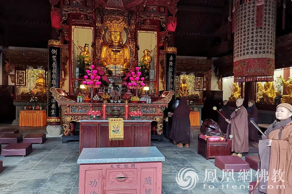 常乐禅院抗疫祈福上供法会现场(图片来源:凤凰网佛教 摄影:普陀山佛教协会)