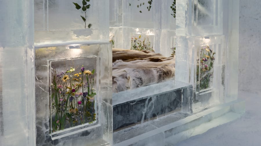 王子亲自设计、用花卉与冰块建造 瑞典冰雪酒店上新主题套房