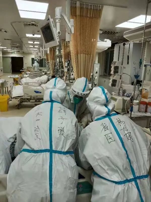 岂曰无衣，与子同裳！致敬甘肃省医抗疫逆行者