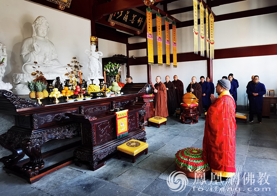 凤凰网佛教 摄影:普陀山佛教协会)祥慧净院抗疫祈福上供法会现场(图片