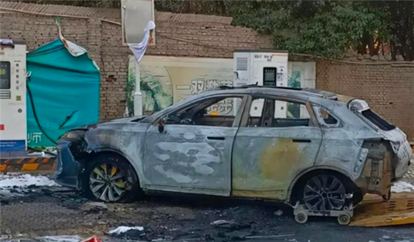 本月第三起!疑似威马EX5自燃:殃及周围车辆和建筑