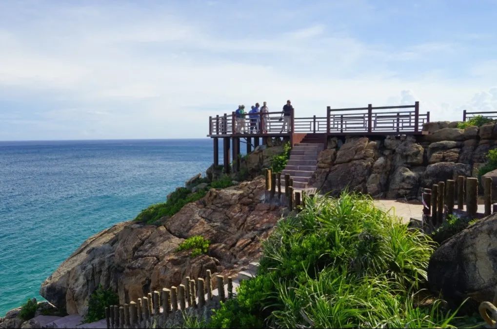 年末狂歡不一樣的跨年沙灘蹦野迪露營派對落日晚宴海島觀影南灣猴島