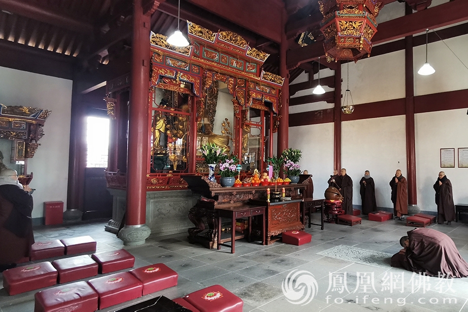 灵石禅院抗疫祈福上供法会现场(图片来源:凤凰网佛教 摄影:普陀山佛教协会)
