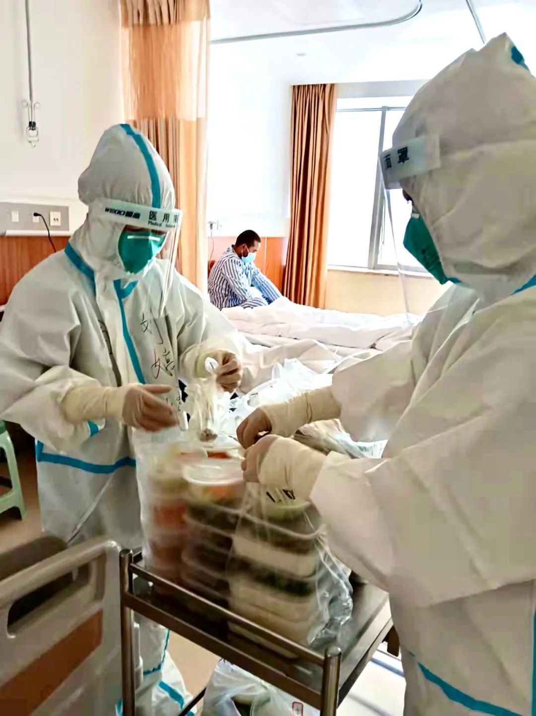 岂曰无衣，与子同裳！致敬甘肃省医抗疫逆行者