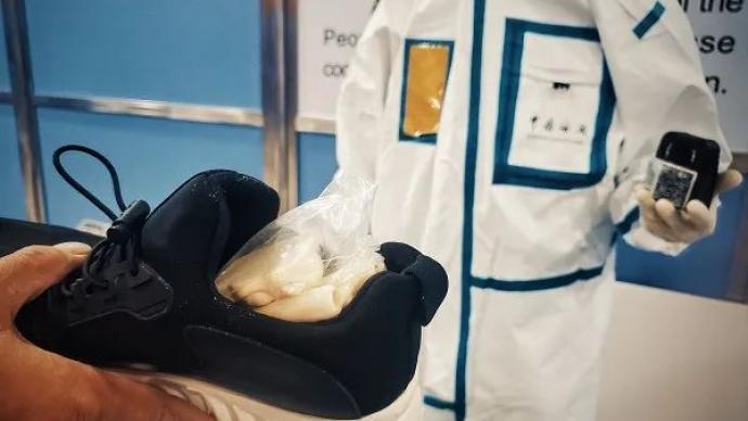 上海浦东机场海关首次运用先期机检，查获17件象牙制品