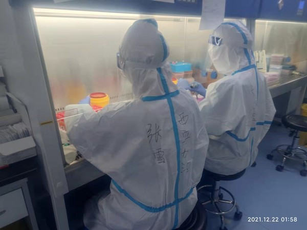 检验人员不眠不休奋战“疫”线