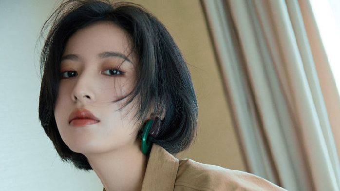 周雨彤新综艺《开拍吧》心动上线 摩登露脐装展现非凡英气_凤凰网