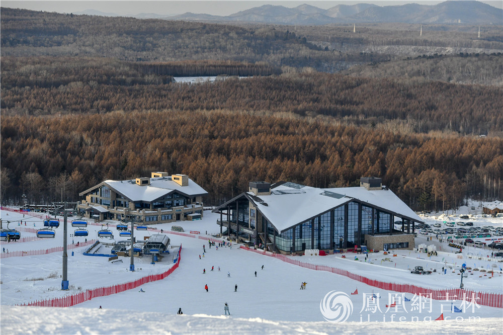 长白山鲁能胜地山地滑雪场.梁琪佳摄