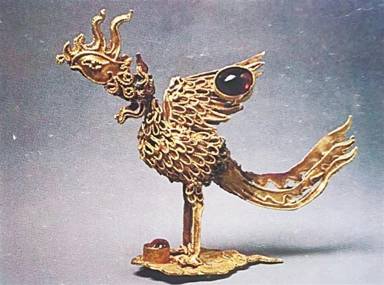 兰州上西园肃藩郡王墓出土的镶宝石金凤凰