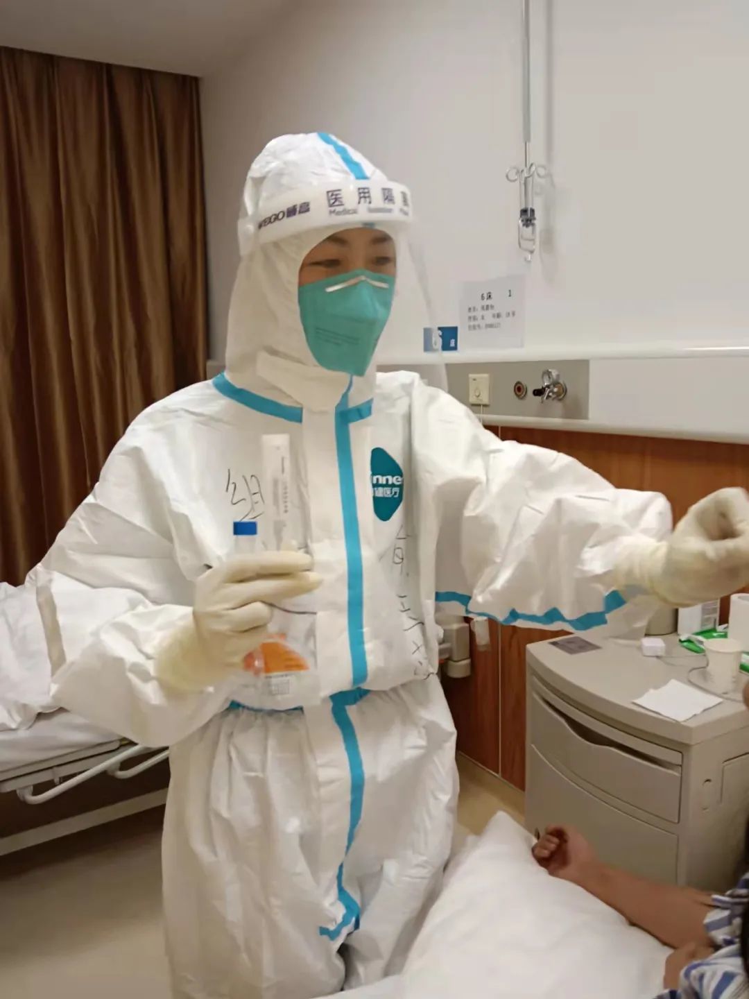 岂曰无衣，与子同裳！致敬甘肃省医抗疫逆行者