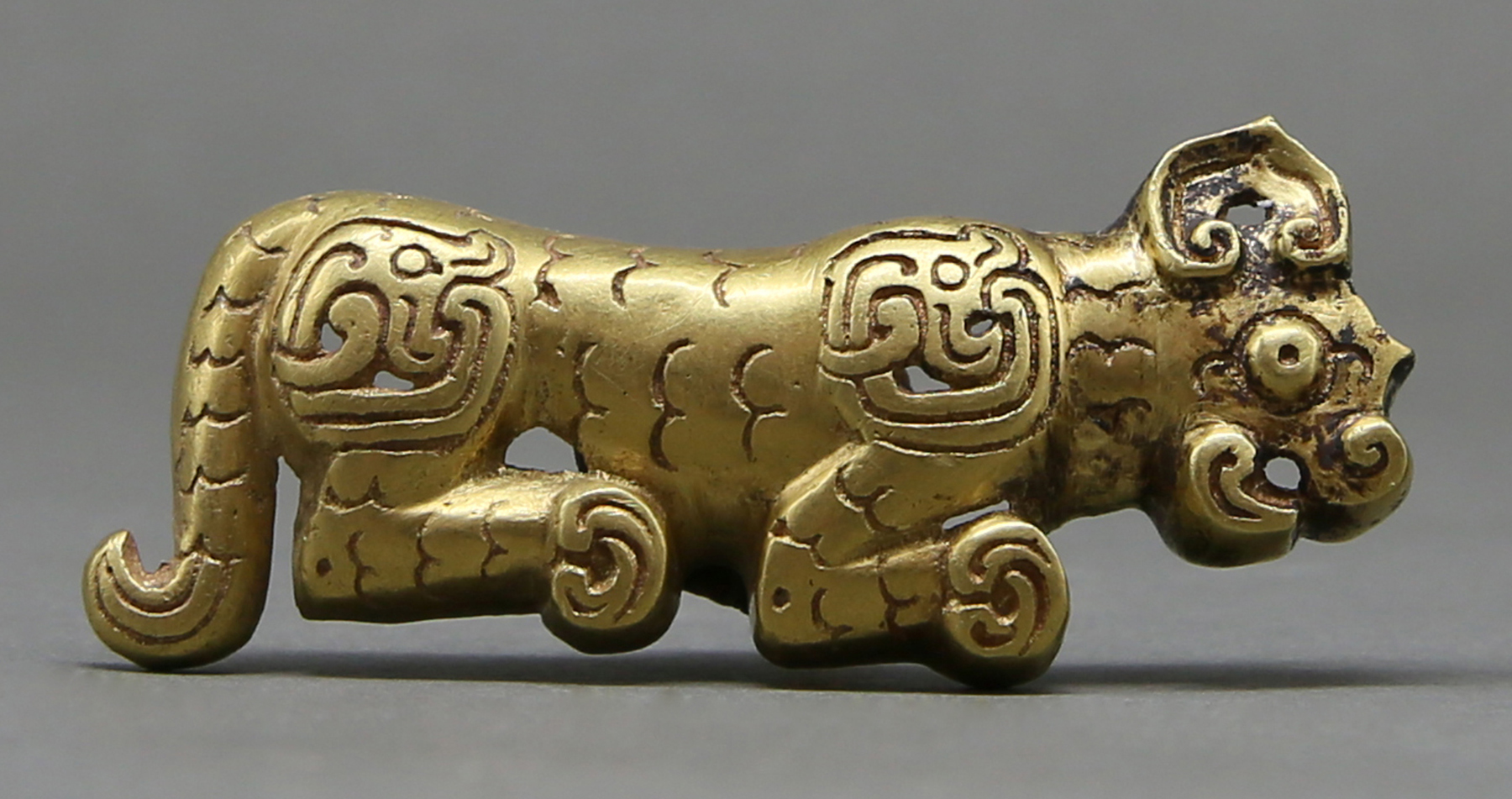 石家墓地M257金虎饰