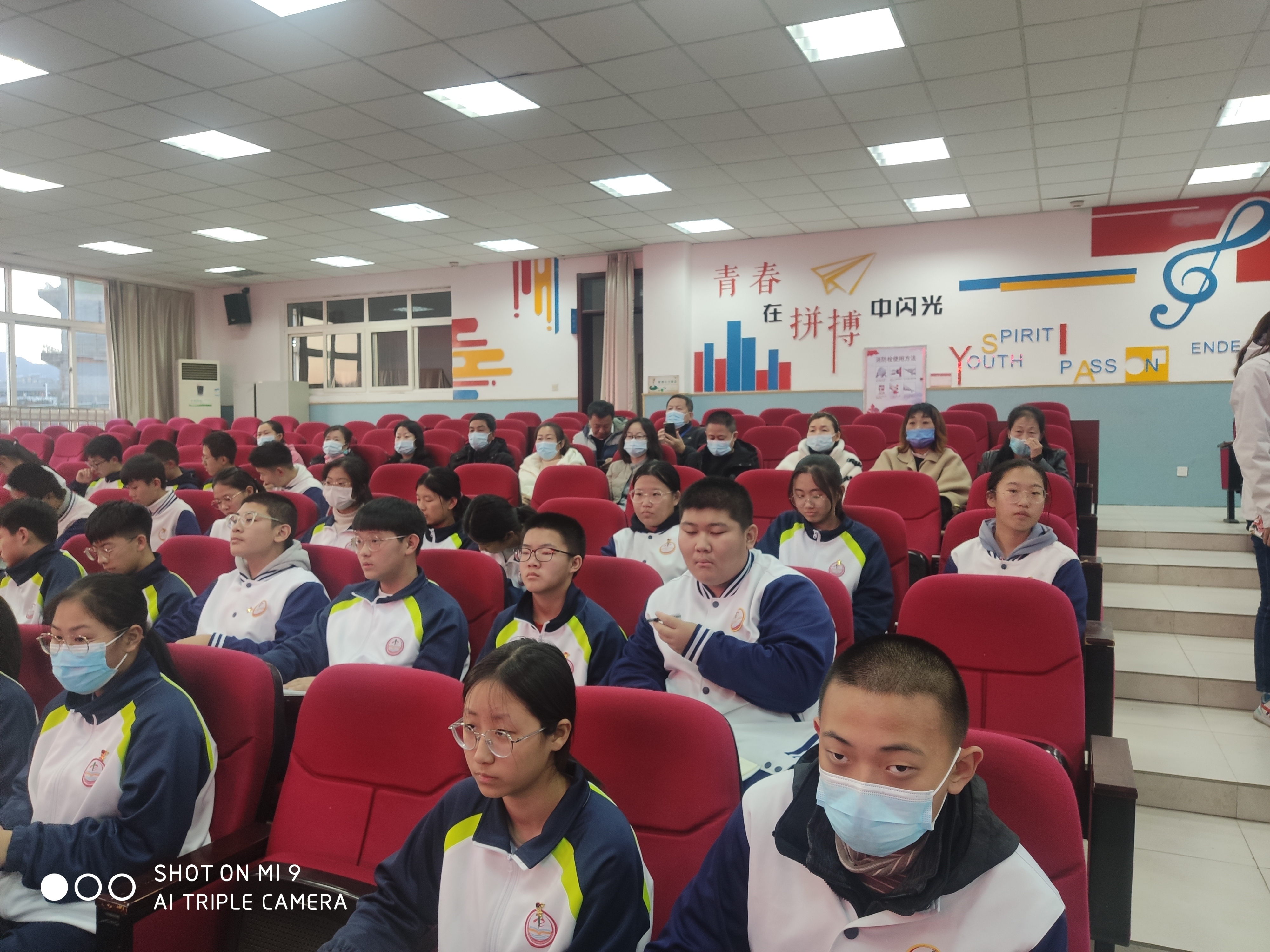 父母课堂孩子厨房换位共情欢度青春崂山十中开展换位共情欢度青春系列