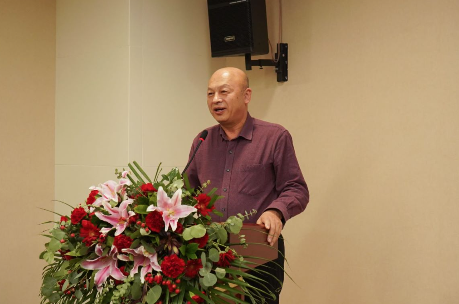 (辽宁省心理咨询师协会理事长张国臣发言)