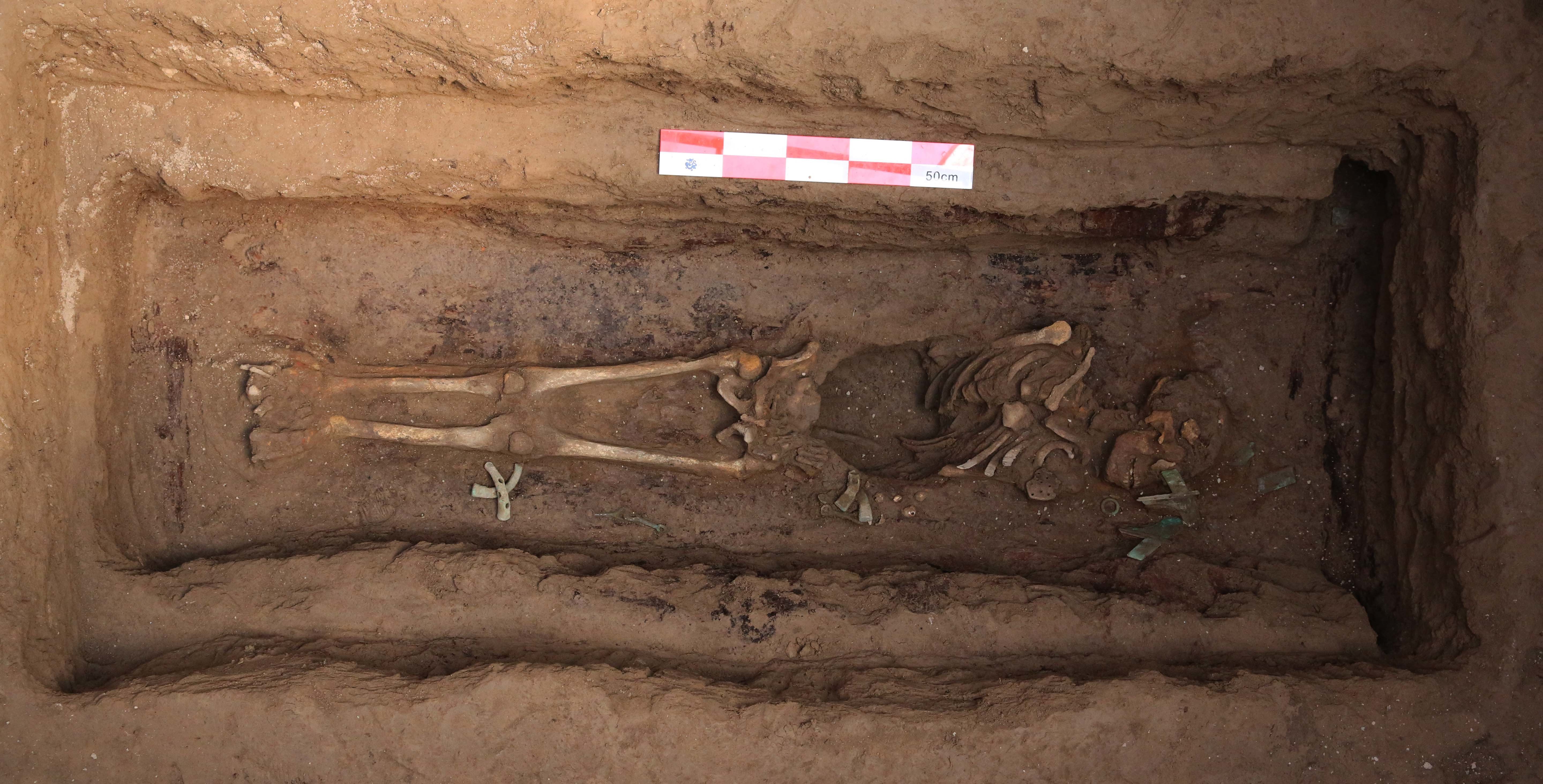 遇村遗址东西向带腰坑墓