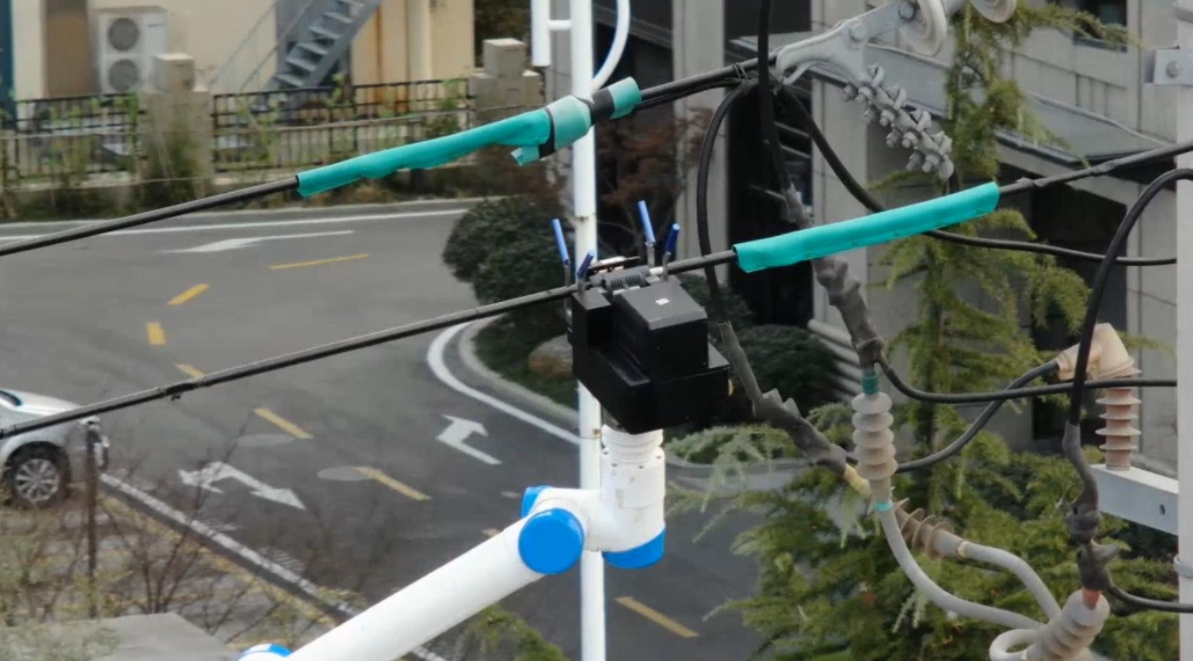 国网青岛供电公司:开展国内首次“5G+带电作业机器人”远程控制带电作业