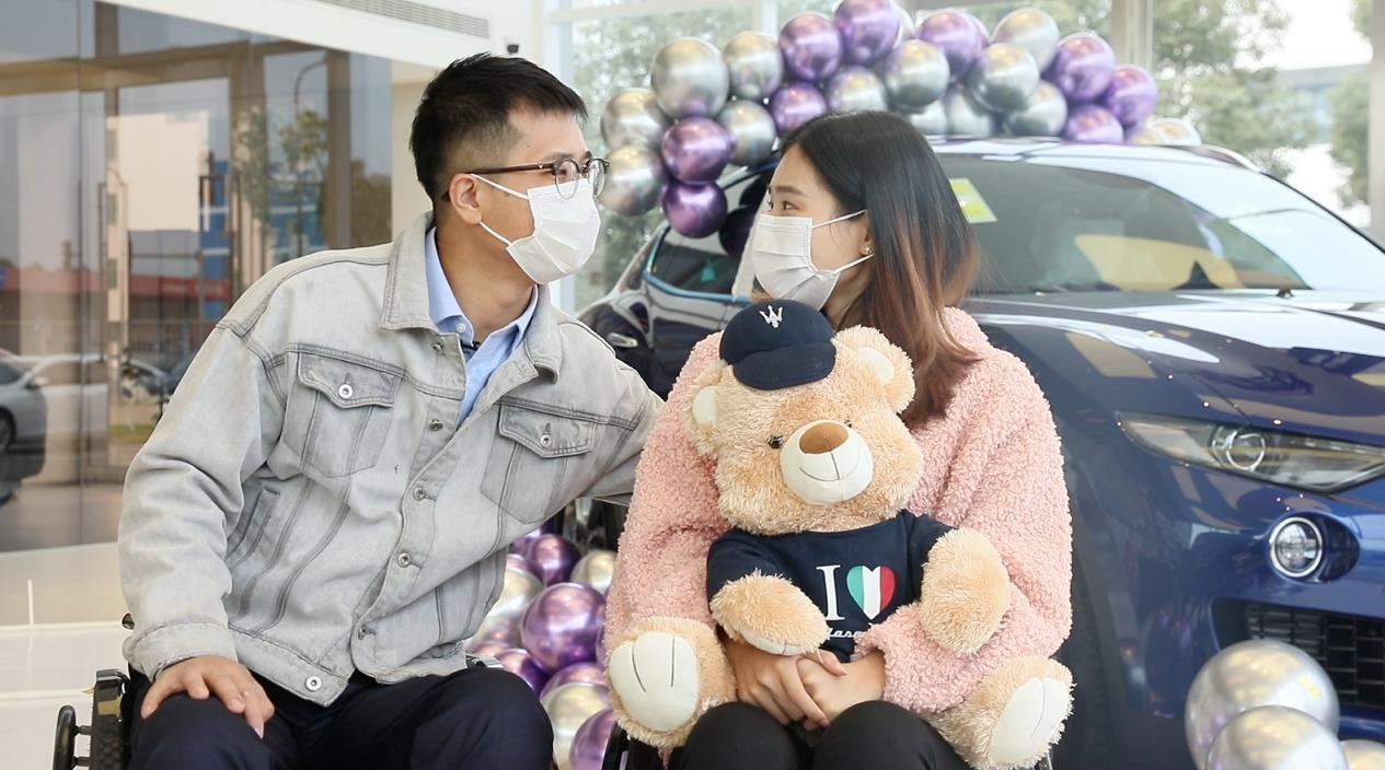 宁波轮椅夫妻买上豪车的背后